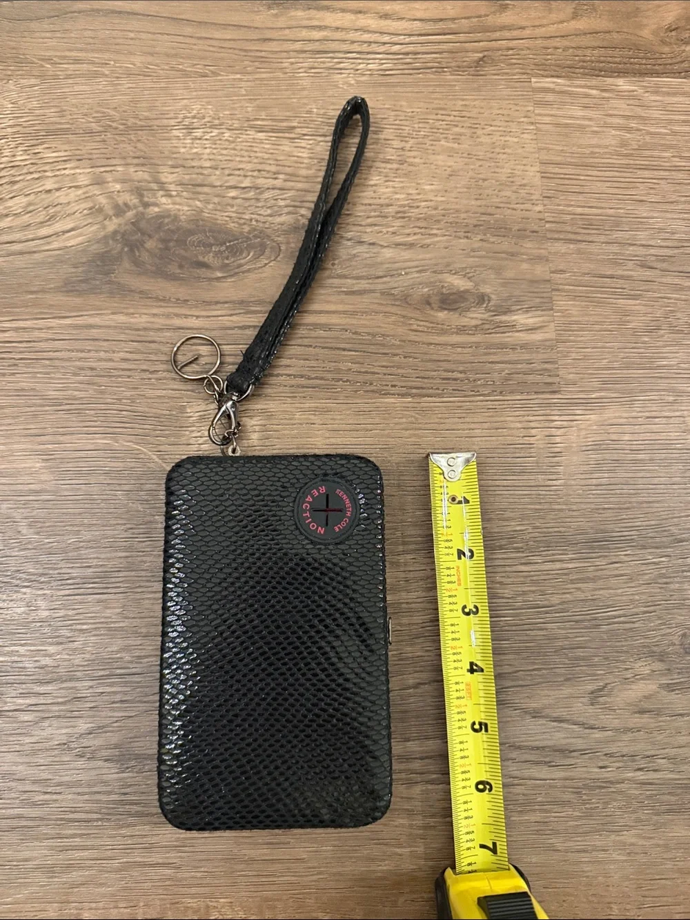 Kenneth Cole Reaction Black Textured Wristlet Card Holder with Lanyard
